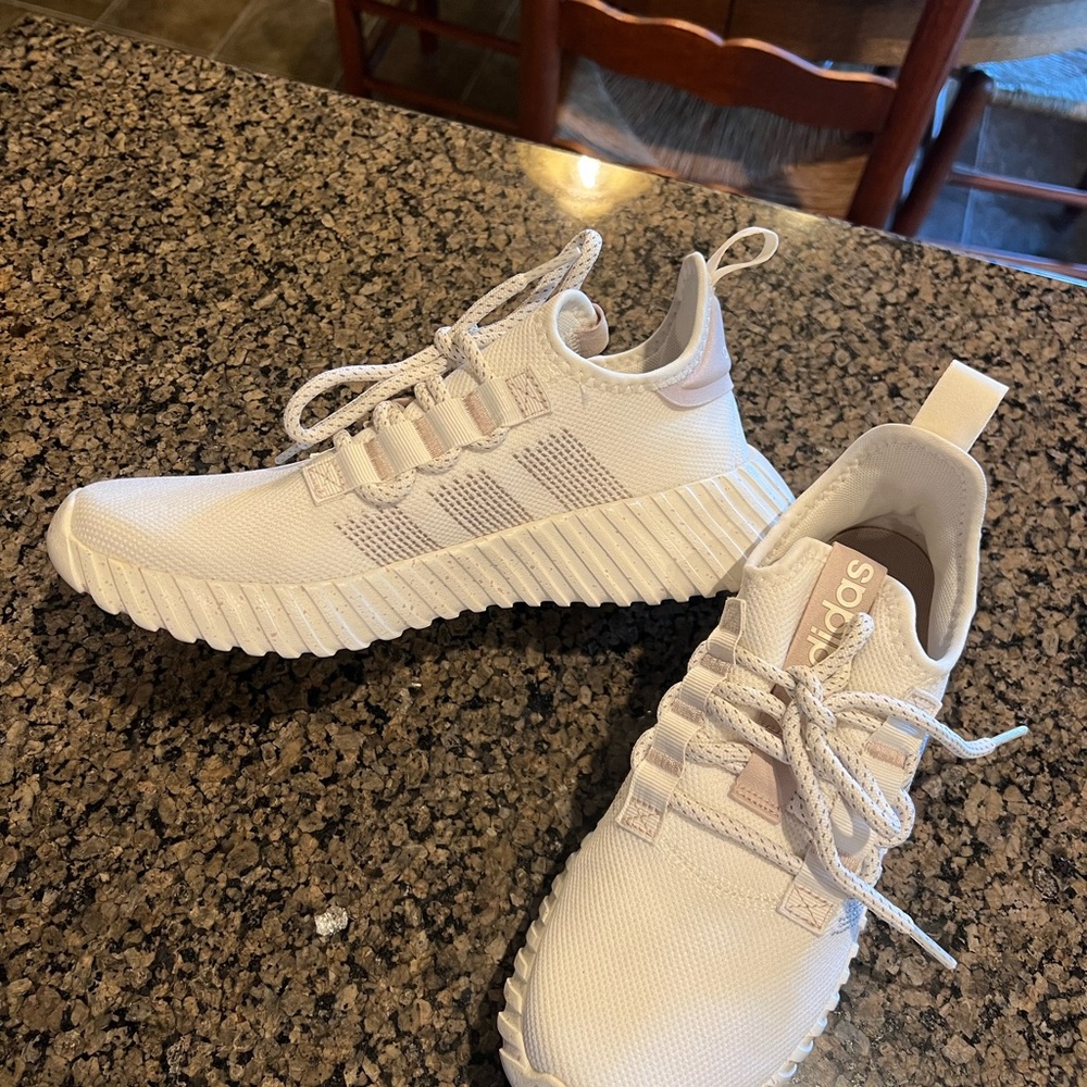 Brand New Women’s 8.5 Adidas Tennis Shoes